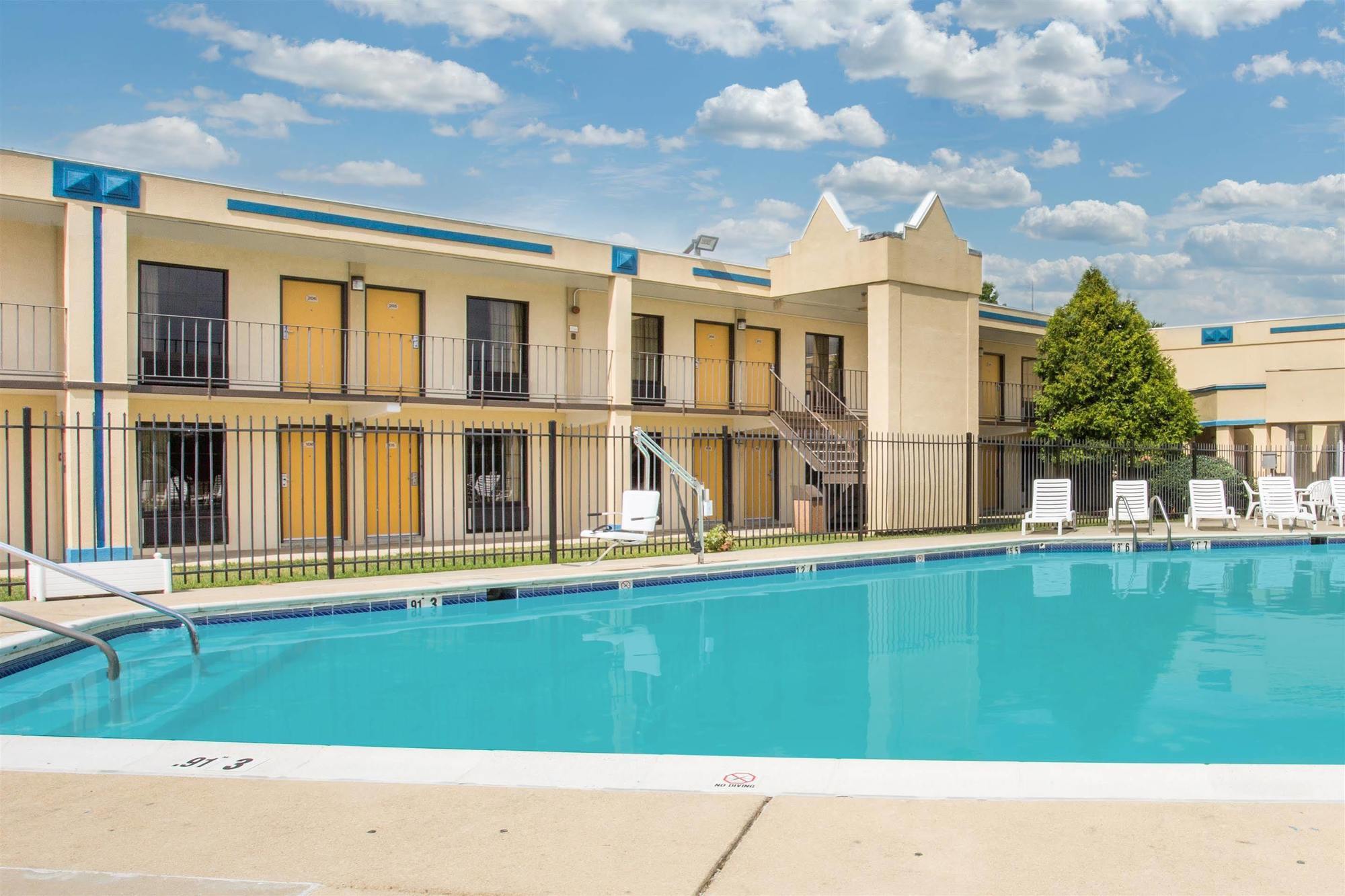 Hotel Super 8 By Wyndham Camp Springs/Andrews Afb Dc Area Esterno foto